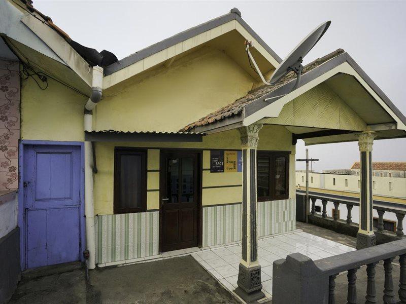 Spot On 2126 Bromo Indah Homestay Probolinggo Exteriör bild