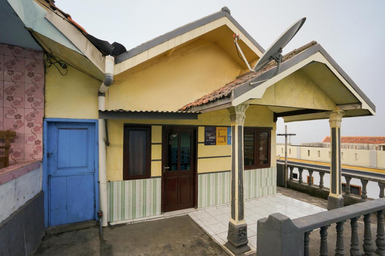 Spot On 2126 Bromo Indah Homestay Probolinggo Exteriör bild